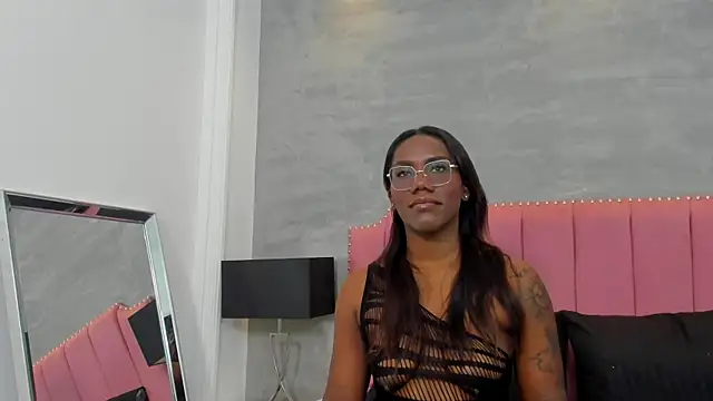 Alaia Colins online show from November 5, 3:01 am