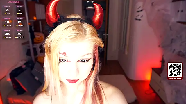 LynetHakes online show from October 31, 5:42 am