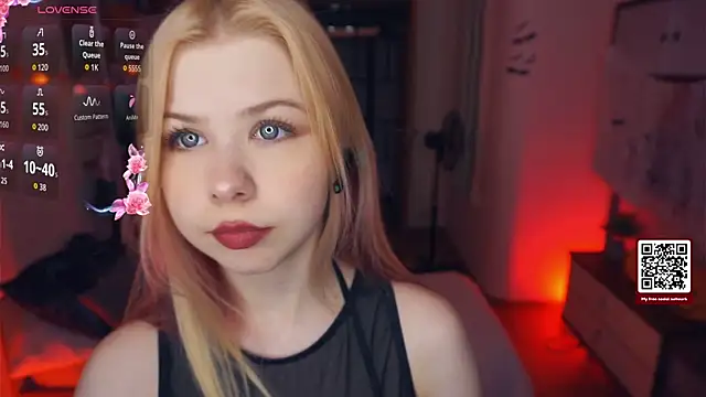 LynetHakes online show from October 25, 4:20 am