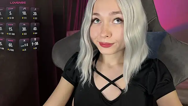 Ohmy Nora  online show from June 14, 1:25 am