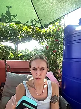 White Lu online show from January 17, 7:49 am