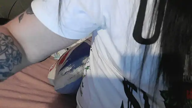 bunnyfox420 online show from April 18, 7:07 pm