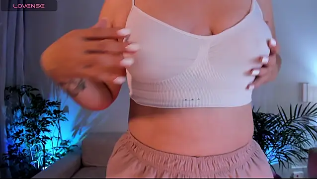 Hannah Jonhson online show from October 30, 11:17 pm