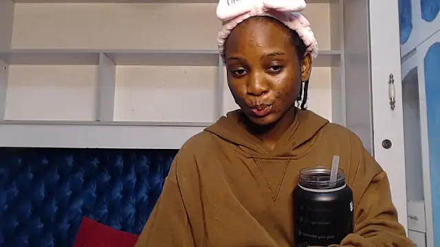 YoungDiva69 online show from October 29, 8:40 am