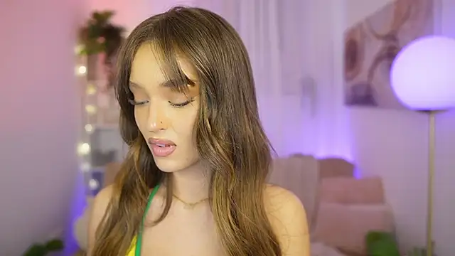 Clara Nia online show from February 11, 7:37 pm