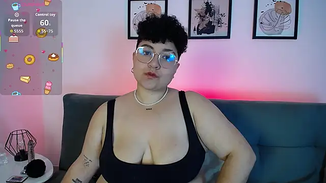 Snapshot of curly_cam_queen69 chatting on October 20, 11:41 pm curly cam queen69 online show from October 20, 11:41 pm