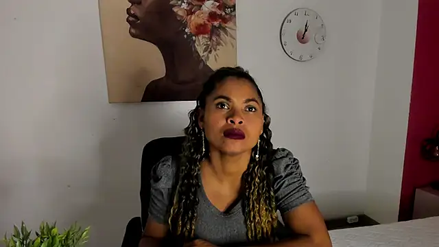 CamiilaReyes online show from November 21, 1:46 pm