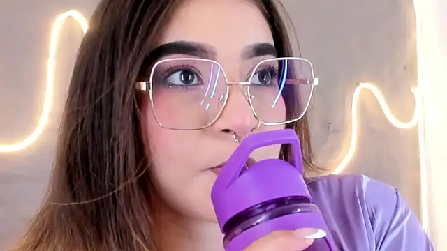 Shanntal  online show from February 12, 7:59 pm