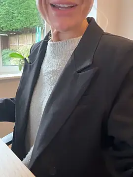 Phoebe Lily online show from November 4, 2:22 pm