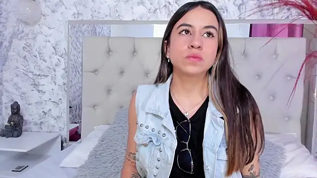 Snapshot of Ariana_greenblat chatting on October 22, 4:12 pm Ariana greenblat online show from October 22, 4:12 pm