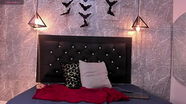 emberhodson online show from November 4, 11:37 am