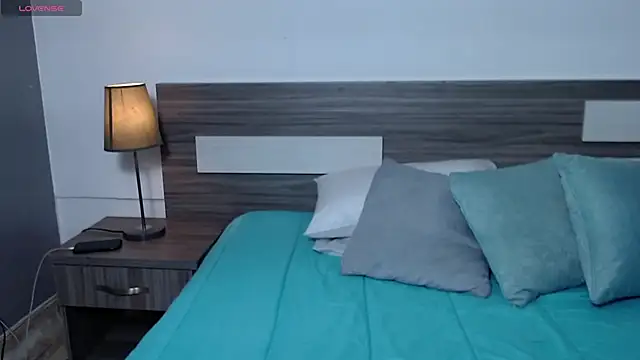 Liiamthompson online show from February 21, 7:14 pm