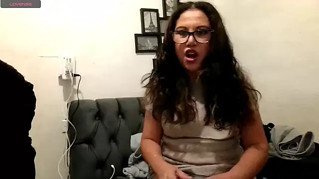 MirandaLatinaLovely online show from November 10, 6:47 pm