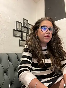 MirandaLatinaLovely online show from January 12, 3:01 am