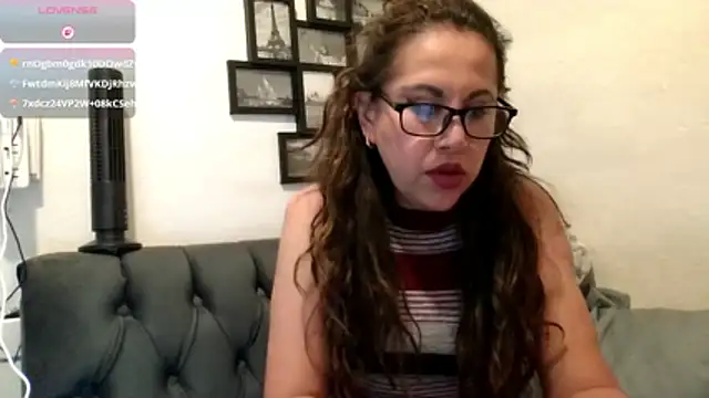 MirandaLatinaLovely online show from April 7, 4:47 am