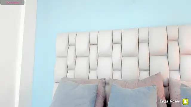 eva roseee online show from December 14, 8:14 pm