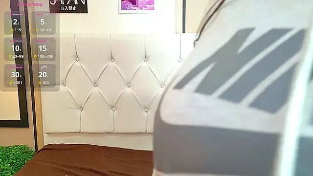 Rachel new20 online show from November 3, 9:30 pm