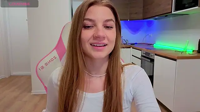 Enjoy everymoment  online show from April 11, 10:13 pm