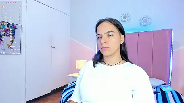 Liiam smith  online show from December 17, 1:15 pm