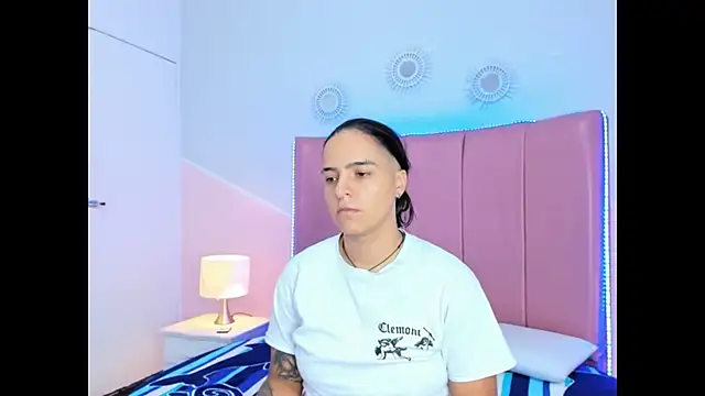 Liiam smith  online show from December 5, 1:12 pm