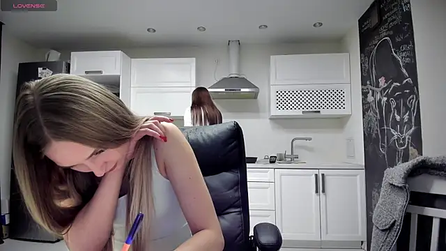 lisenok online show from April 17, 9:50 pm