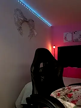 SallyWhitee online show from April 19, 4:56 am