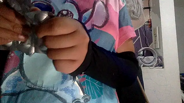 sharonlopez9611 online show from February 20, 6:26 am