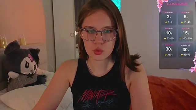 Mia Luw online show from November 17, 11:33 am