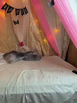 hotgirlpriya789 online show from November 8, 7:41 pm