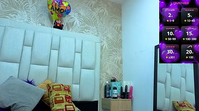 dafnnelewis online show from March 31, 11:10 am