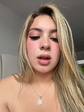 Cloee Rainbow1 online show from August 1, 2:52 pm