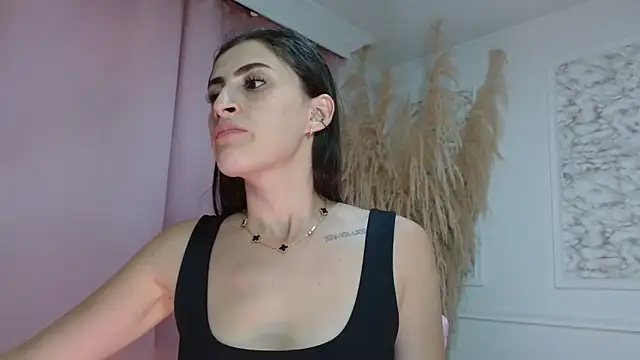 Danella houston online show from April 18, 8:42 pm