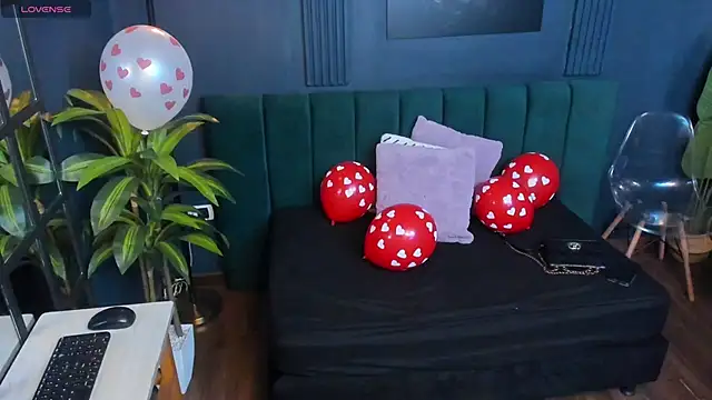 scarlet edwars online show from September 20, 5:33 pm