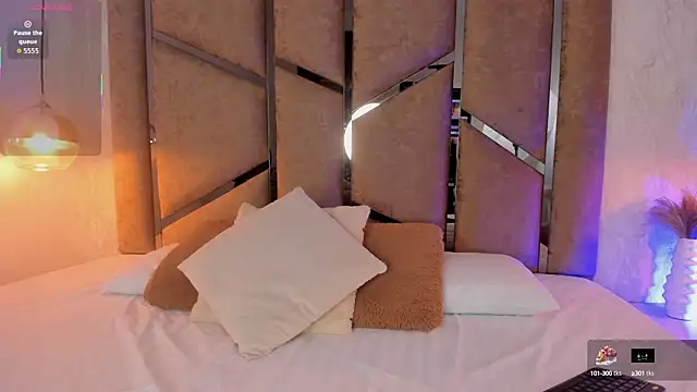 Giselle Lauren online show from September 9, 12:27 pm