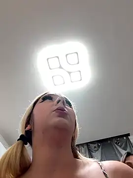 hotamanda01 online show from January 5, 7:28 pm