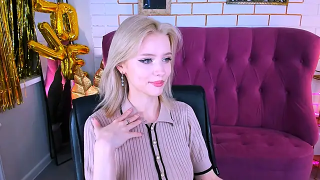 Snapshot of LeonaStane chatting on September 18, 5:22 pm LeonaStane online show from September 18, 5:22 pm