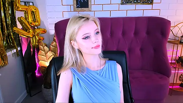 Snapshot of LeonaStane chatting on October 5, 5:29 pm LeonaStane online show from October 5, 5:29 pm