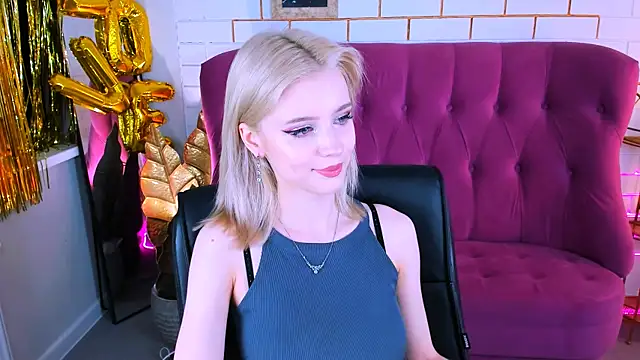 Snapshot of LeonaStane chatting on September 20, 5:33 pm LeonaStane online show from September 20, 5:33 pm
