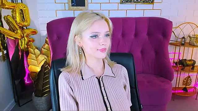 Snapshot of LeonaStane chatting on October 2, 5:07 pm LeonaStane online show from October 2, 5:07 pm