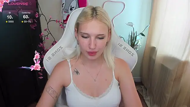 EvelinaLuu online show from June 27, 5:30 am