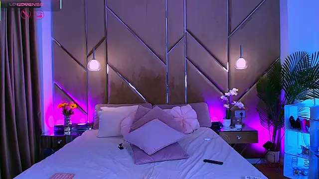Lellie   online show from June 25, 6:31 pm