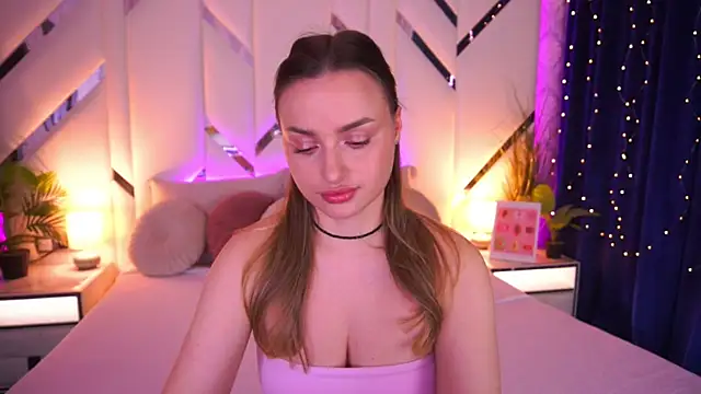 LindsieGreyy online show from March 12, 7:22 am