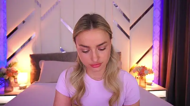 LindsieGreyy online show from July 6, 1:16 pm