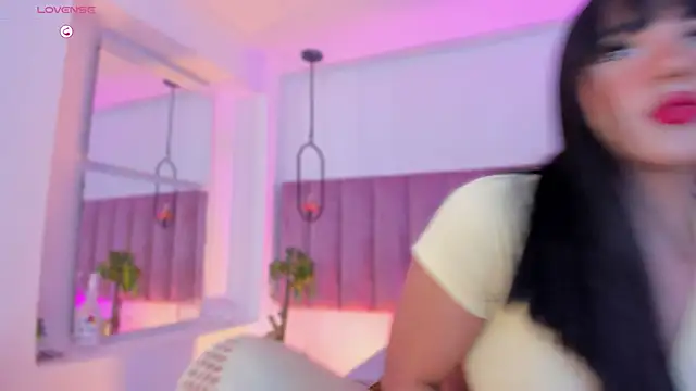 emmiily z online show from June 18, 8:03 pm