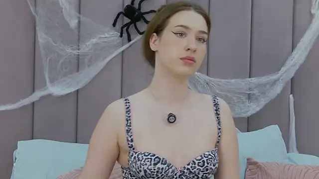 Jackie White  online show from November 2, 5:22 am