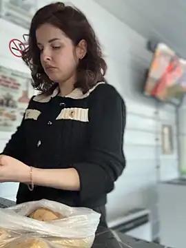 MollyBer online show from April 10, 4:57 pm