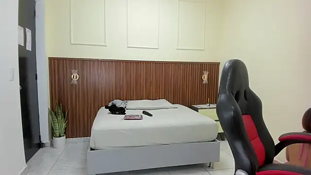 MELINAMARTINS online show from September 23, 7:34 pm