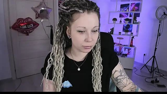 HoneySallyMoore online show from October 4, 5:28 pm