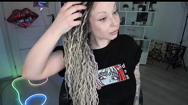 HoneySallyMoore online show from April 12, 8:11 pm