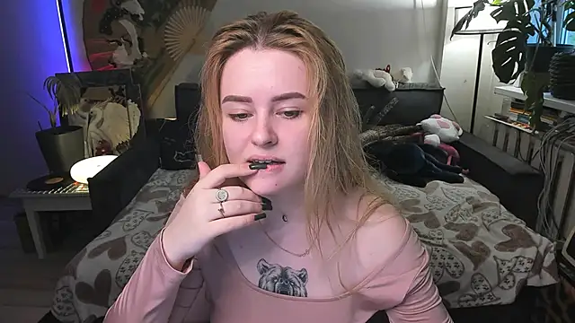 Alexa Pirs online show from April 23, 2:41 pm